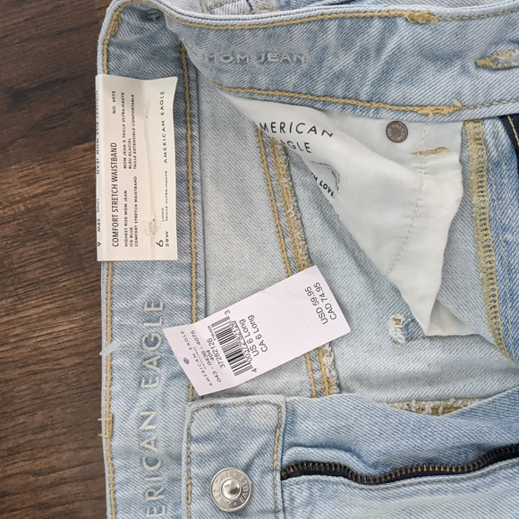 American Eagle highest rise mom jean. - Picture 3 of 5